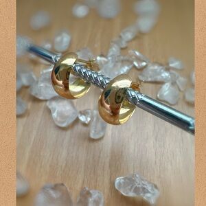 Elegant 18K Solid Gold Hoop Earrings - Small